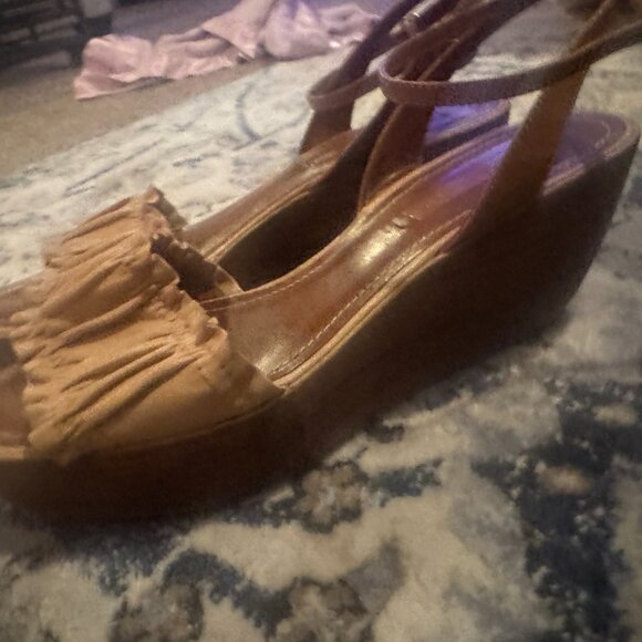 BCBG Leather Made in Brazil wedges - Picture 11 of 11